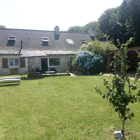 Petite Maison Dans Les Monts D'Arree Ty Coz Commana 外观 照片