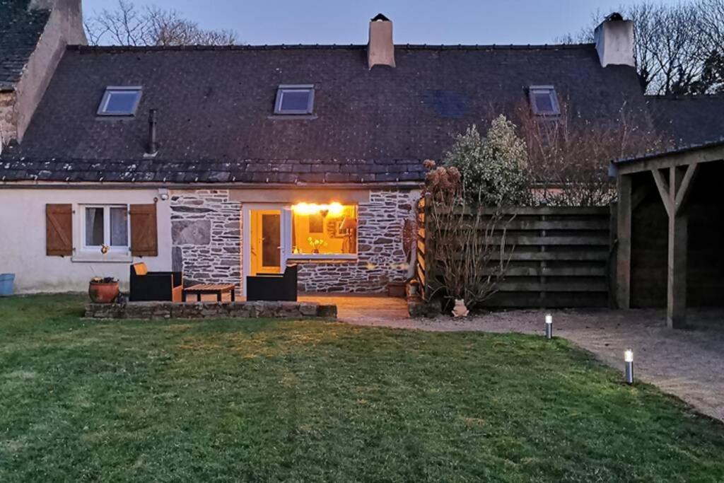 Petite Maison Dans Les Monts D'Arree Ty Coz Commana 外观 照片