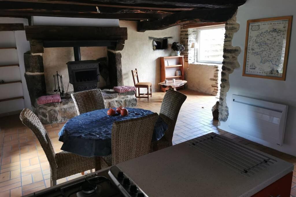 Petite Maison Dans Les Monts D'Arree Ty Coz Commana 外观 照片